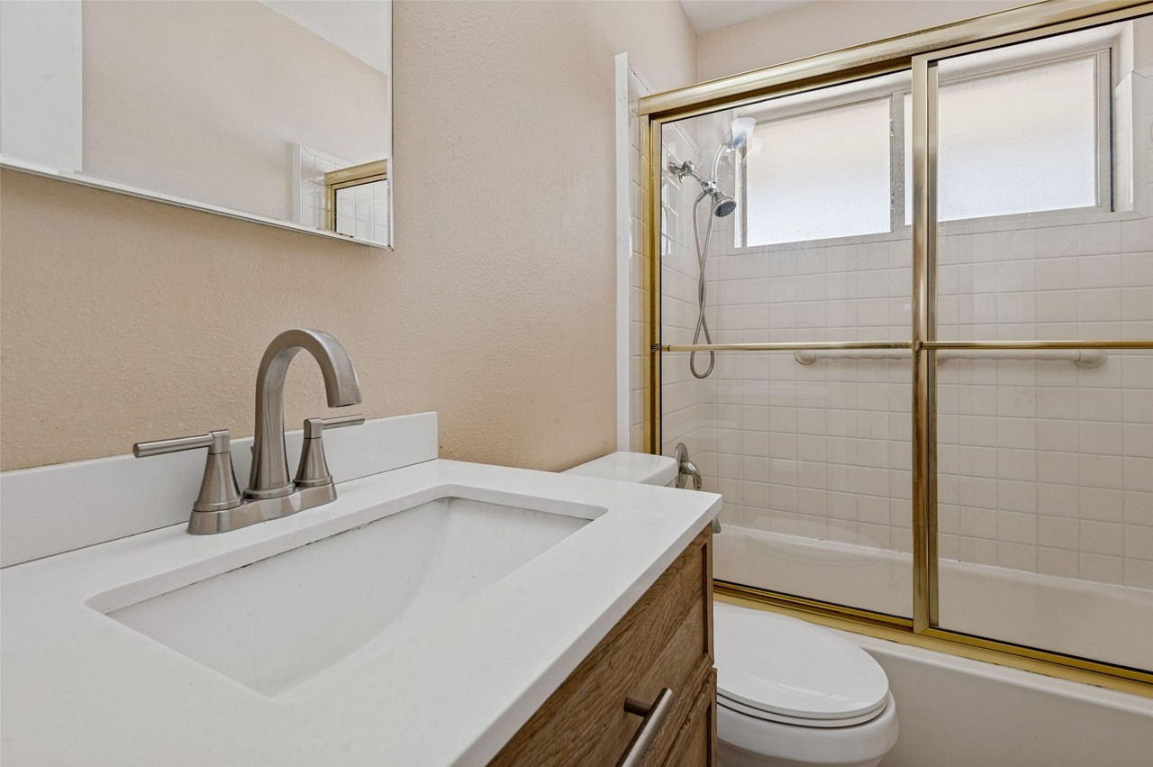 2218 Royal Oaks Dr - Photo 7 of 12