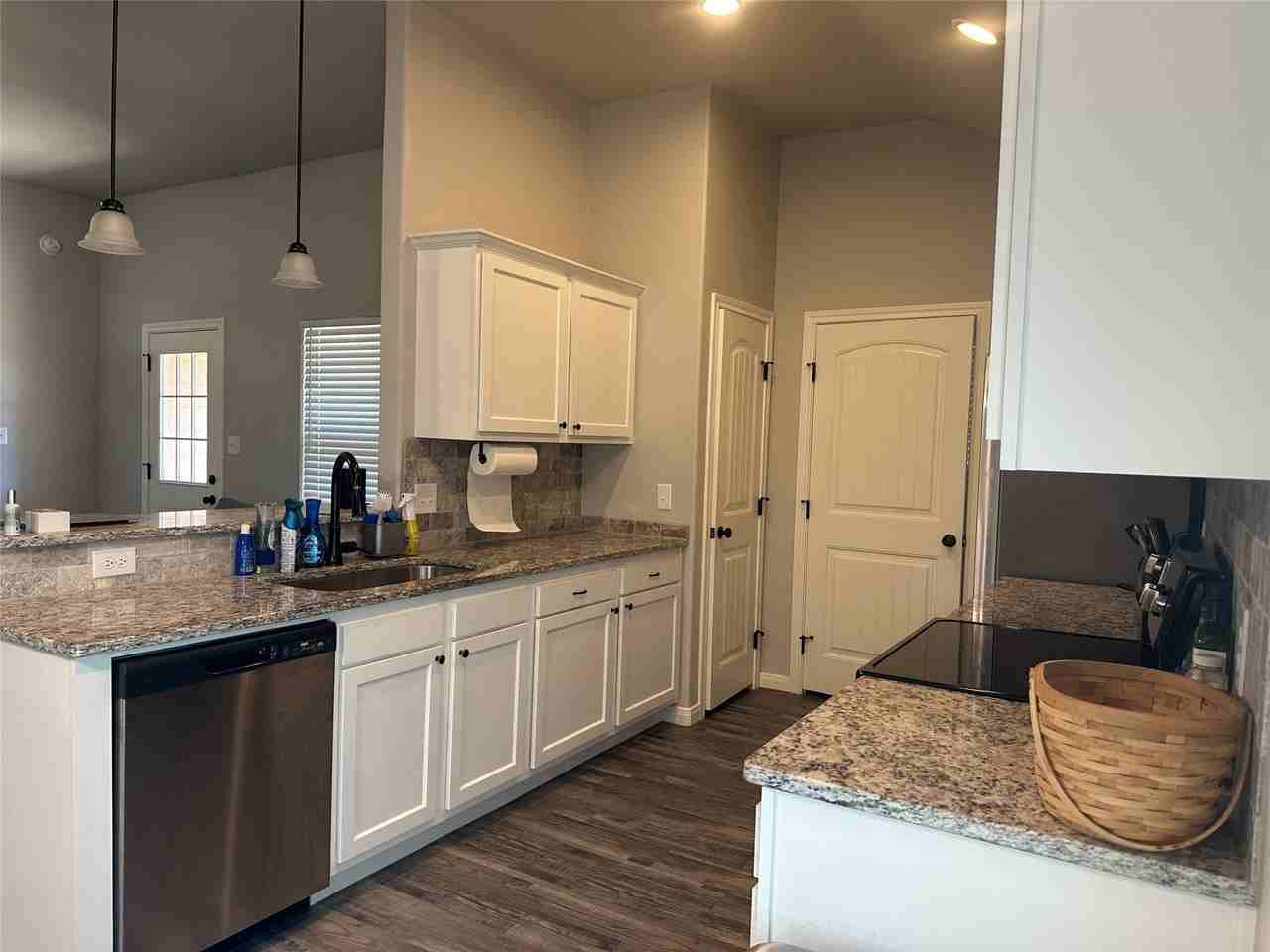 1649 Sweetwater Ln - Photo 5 of 9