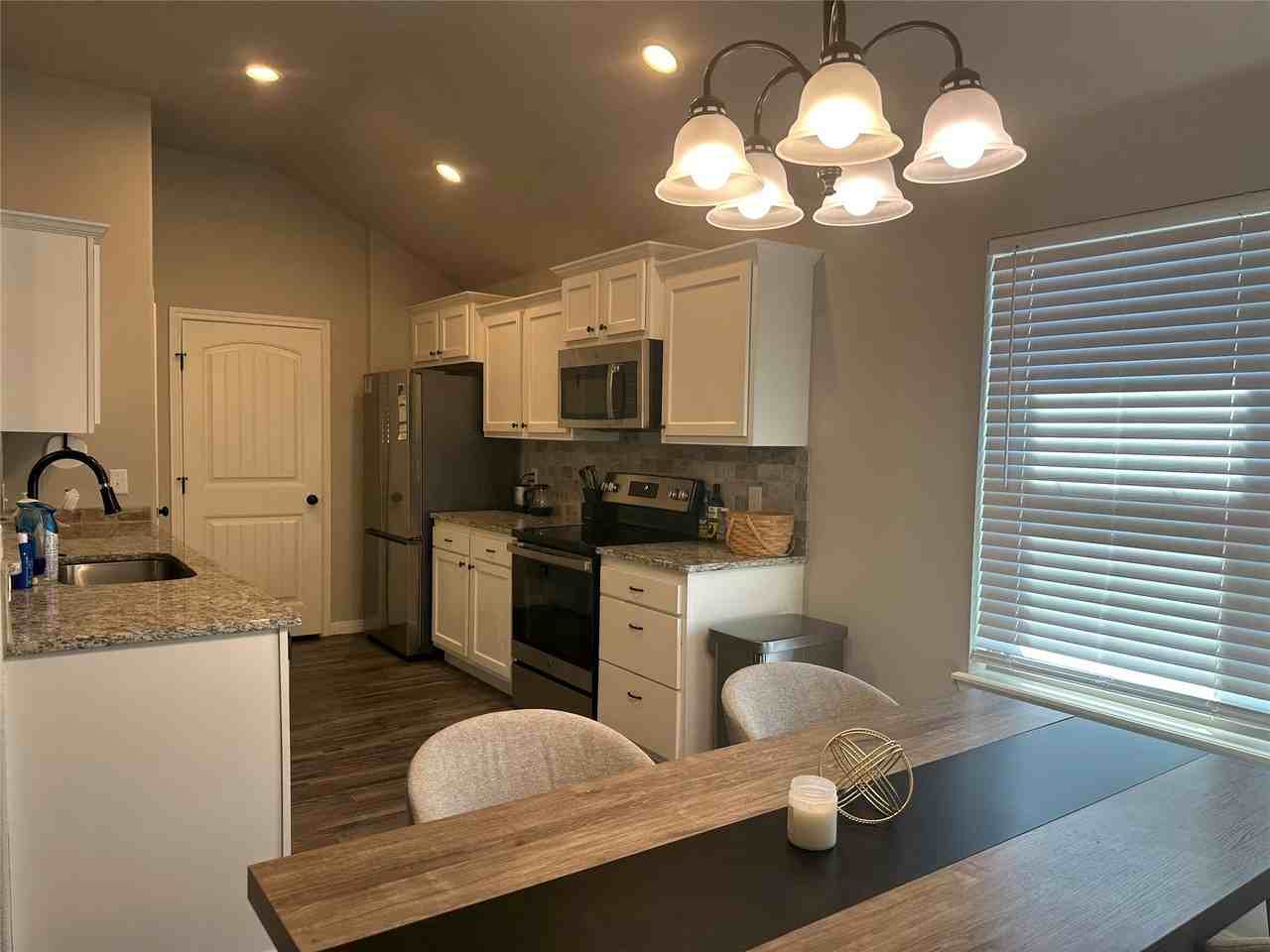 1649 Sweetwater Ln - Photo 6 of 9