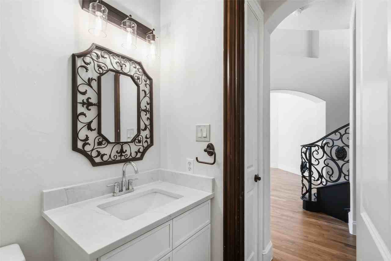 4012 Glenhurst Ln - Photo 7 of 38
