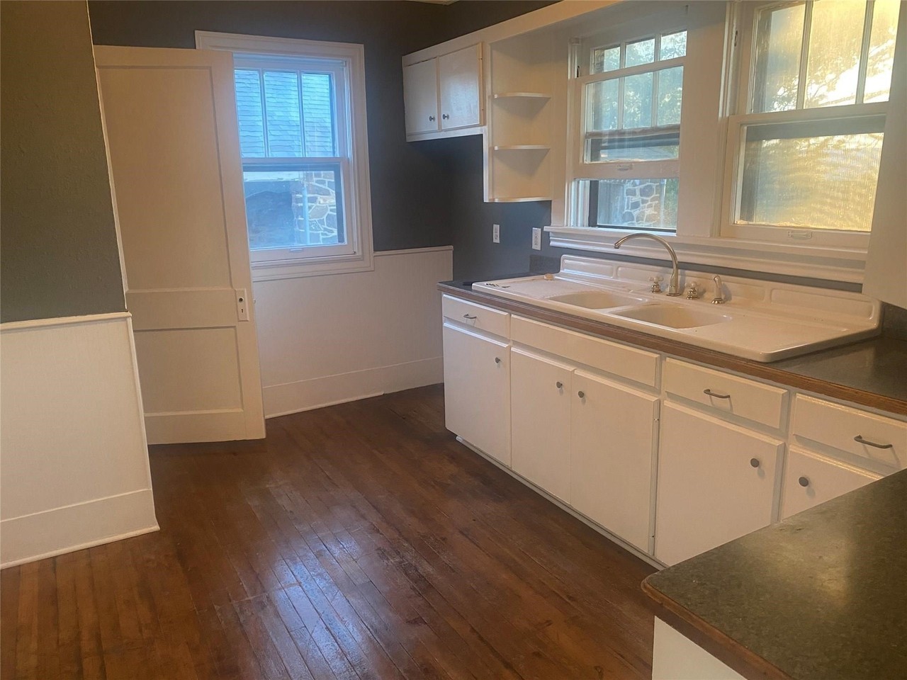602 E Wise St - Photo 3 of 17