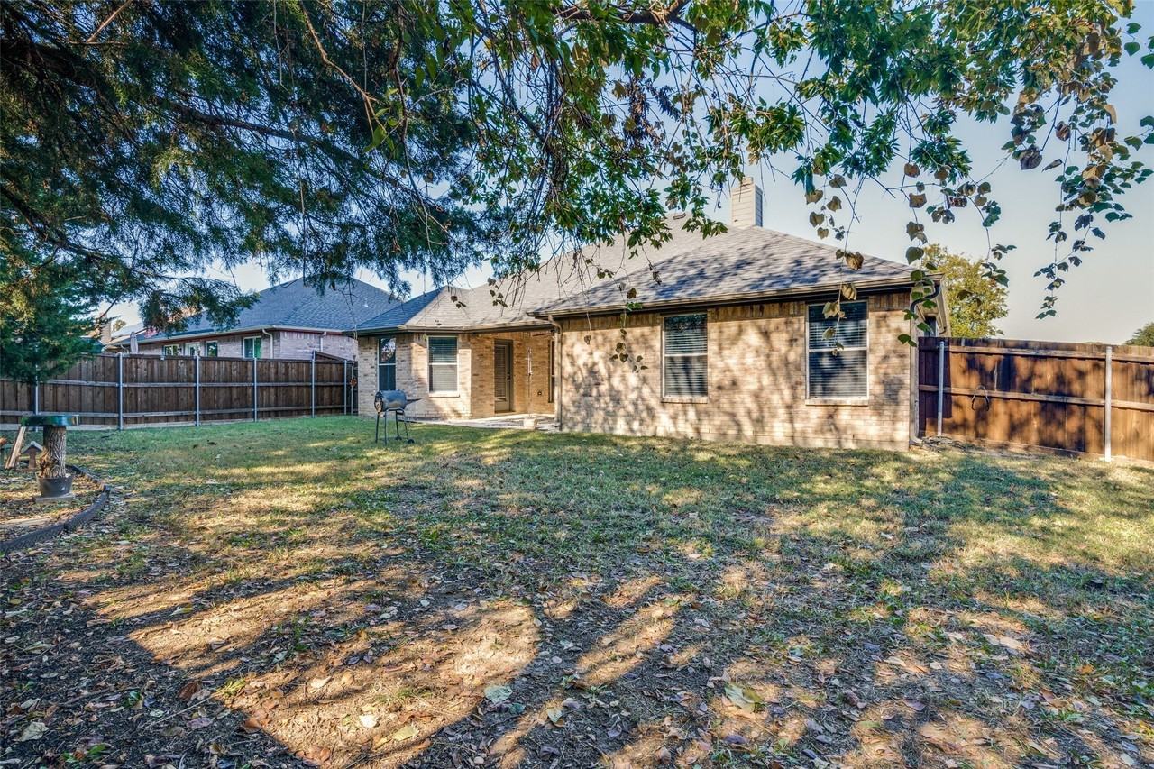 110 Enchanted Forest Dr - Photo 2 of 12