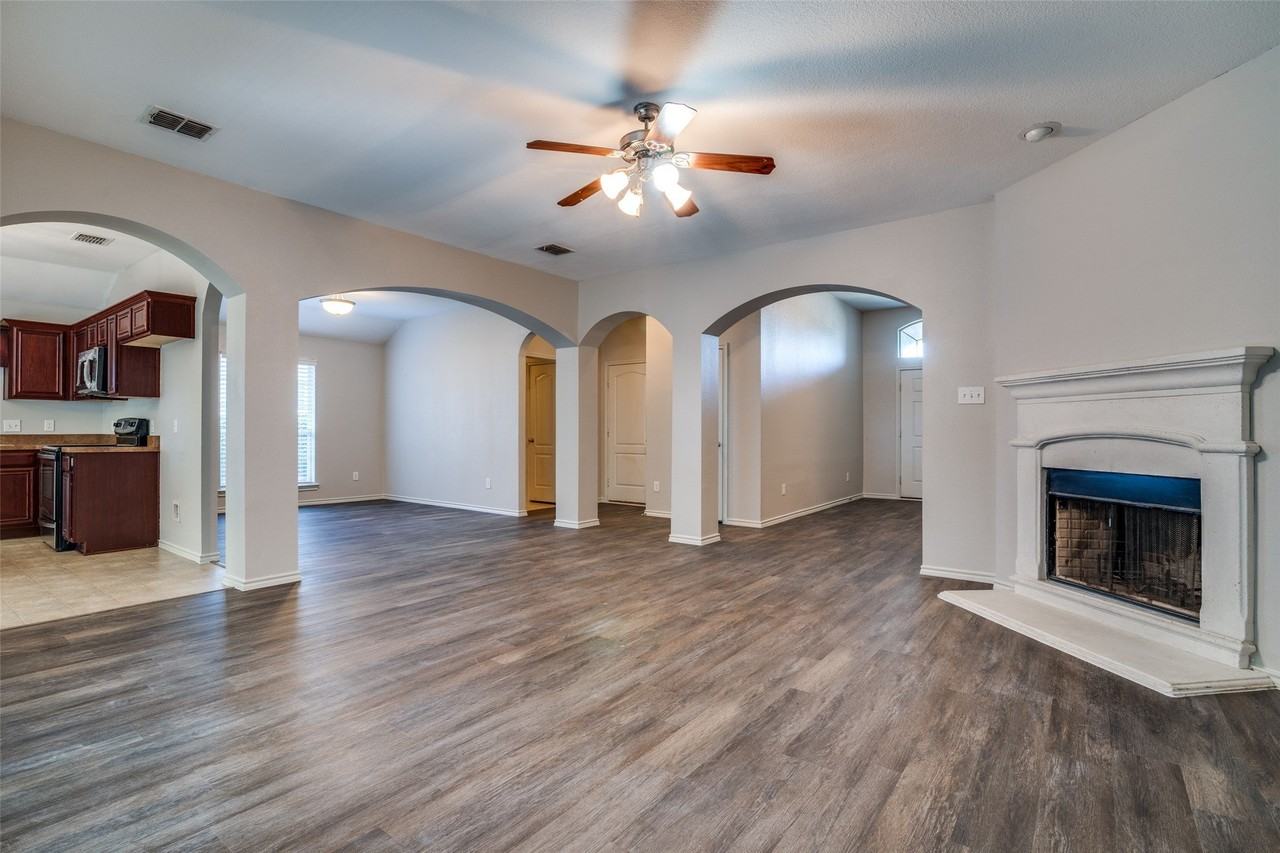 110 Enchanted Forest Dr - Photo 3 of 12