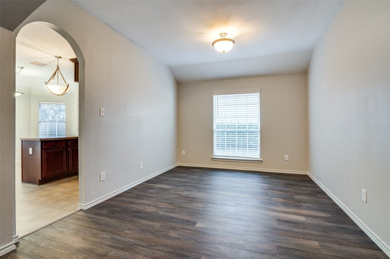 110 Enchanted Forest Dr - Photo 5 of 12