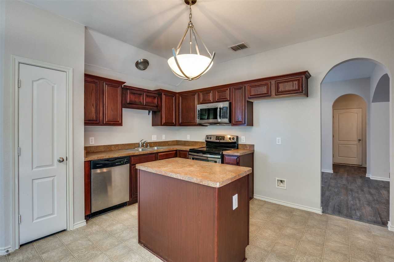 110 Enchanted Forest Dr - Photo 6 of 12