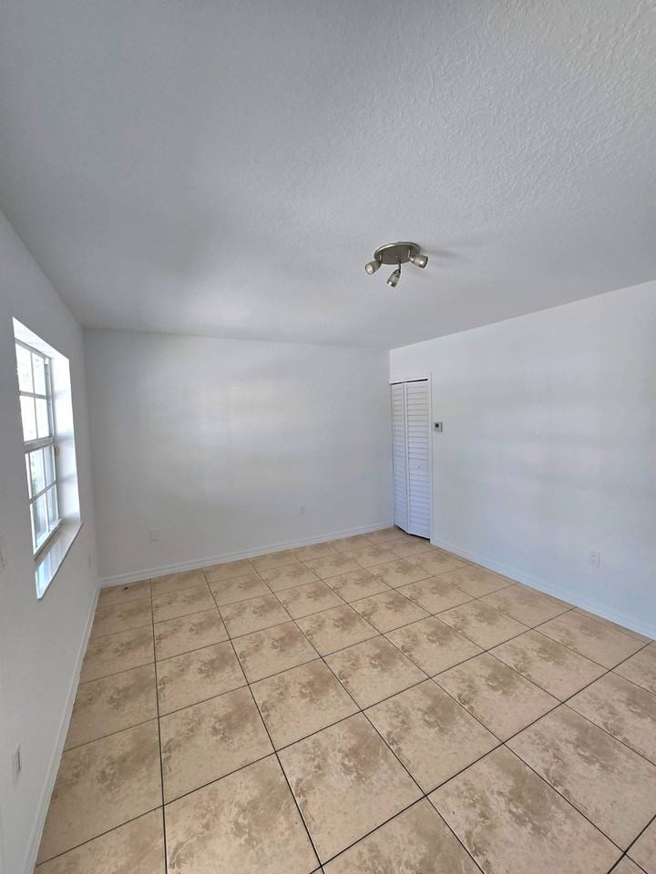 3392 Sw 24th St #3390 - Photo 2 of 10