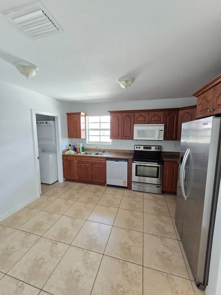 3392 Sw 24th St #3390 - Photo 3 of 10