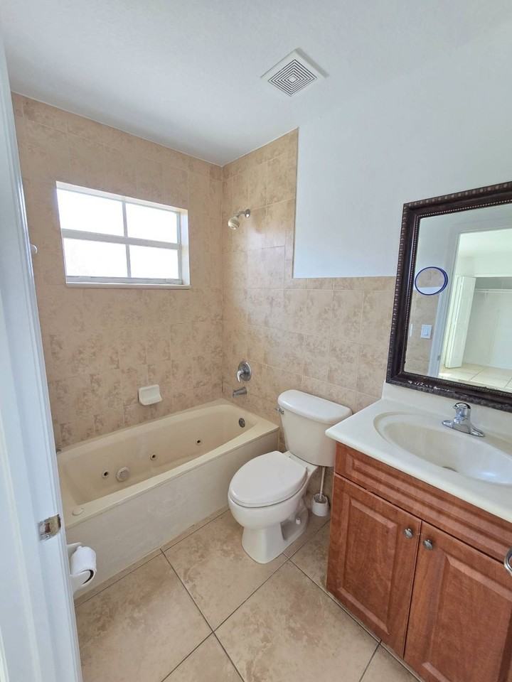 3392 Sw 24th St #3390 - Photo 5 of 10