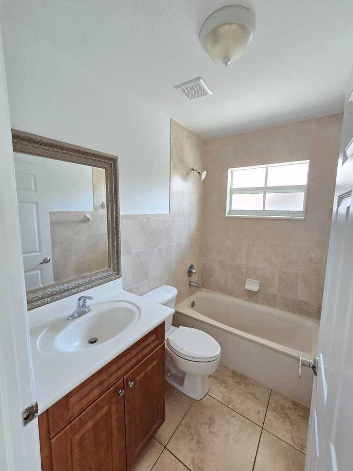 3392 Sw 24th St #3390 - Photo 6 of 10
