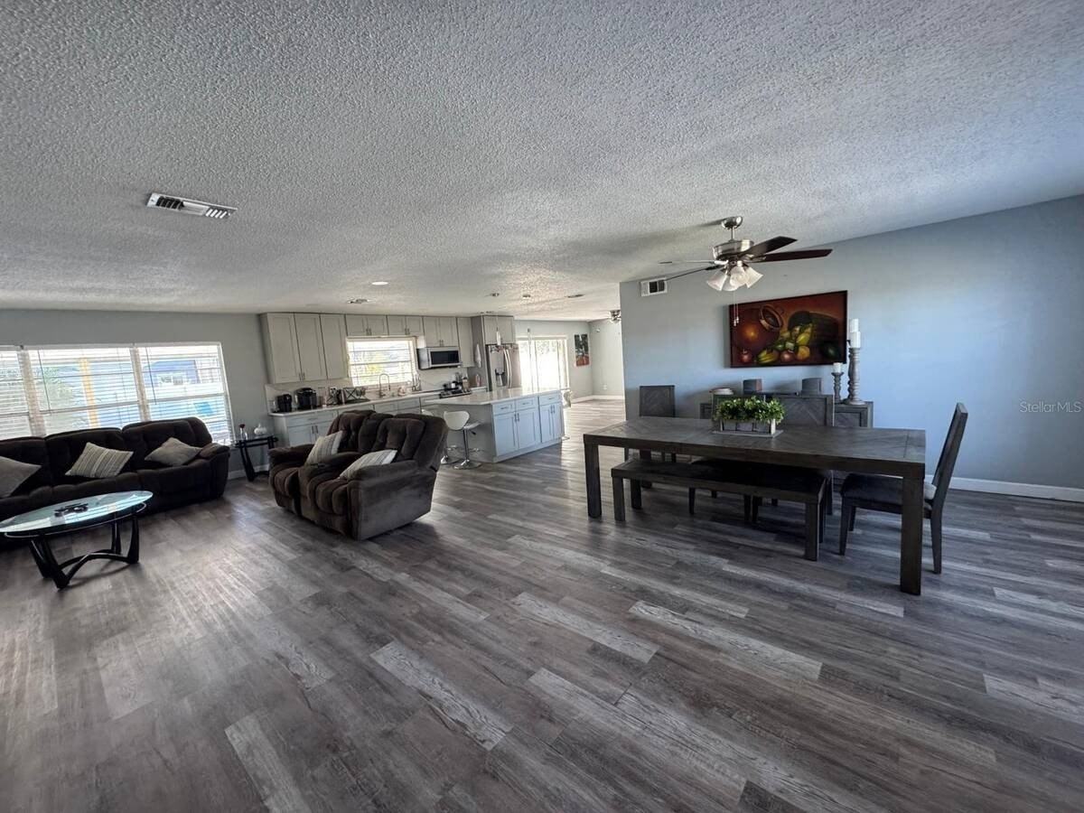 1814 Paradise Dr - Photo 3 of 25