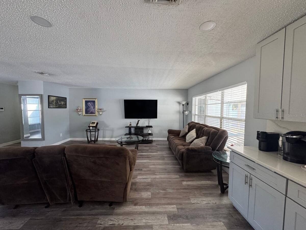 1814 Paradise Dr - Photo 4 of 25