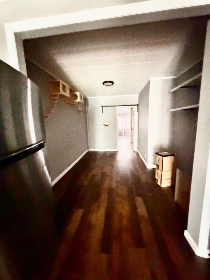 6061 55th St #1R - Photo 3 of 13