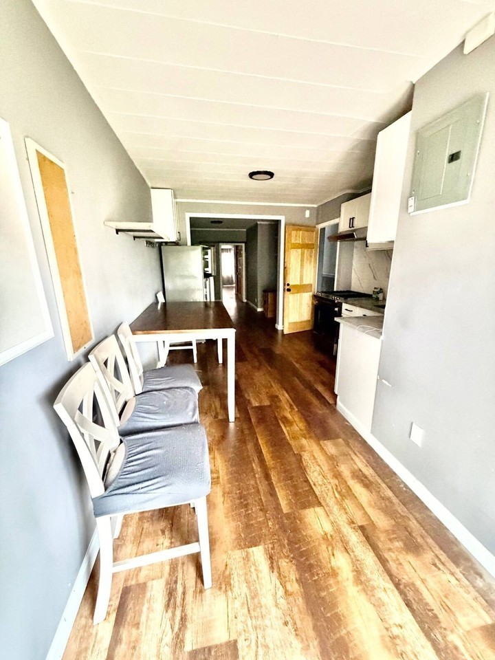 6061 55th St #1R - Photo 4 of 13