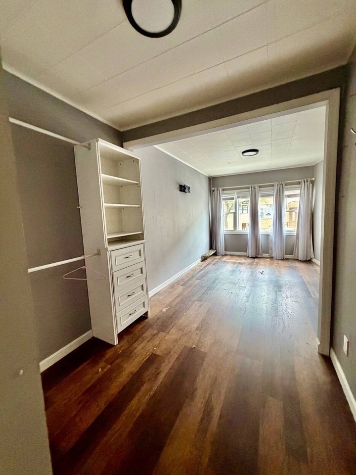 6061 55th St #1R - Photo 6 of 13
