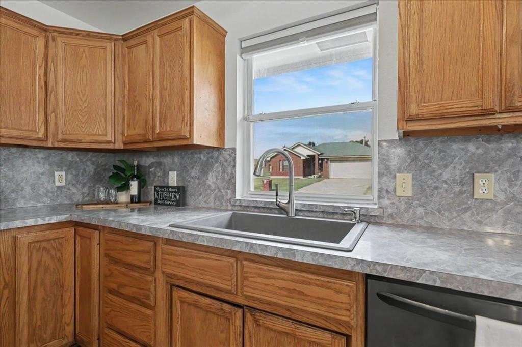 308 Bradgate Dr - Photo 7 of 34