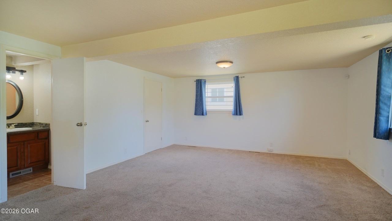 2531 Alabama Ave - Photo 3 of 17