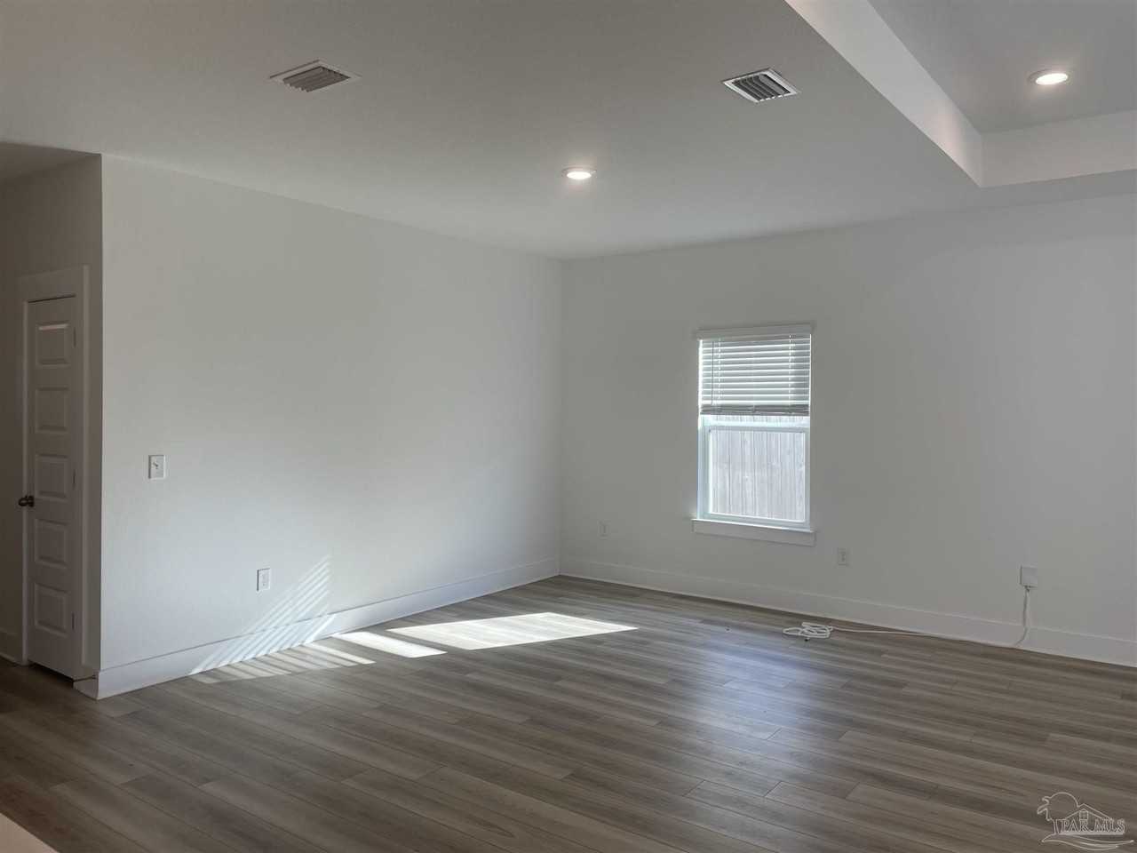 5355 Cornwall Dr - Photo 5 of 22