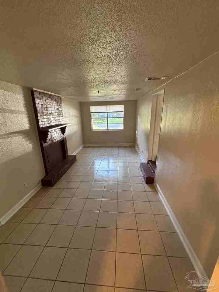 909 Cranbrook Ave - Photo 2 of 11