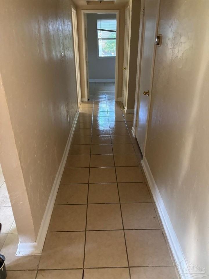 909 Cranbrook Ave - Photo 3 of 11