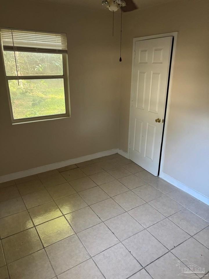 909 Cranbrook Ave - Photo 7 of 11