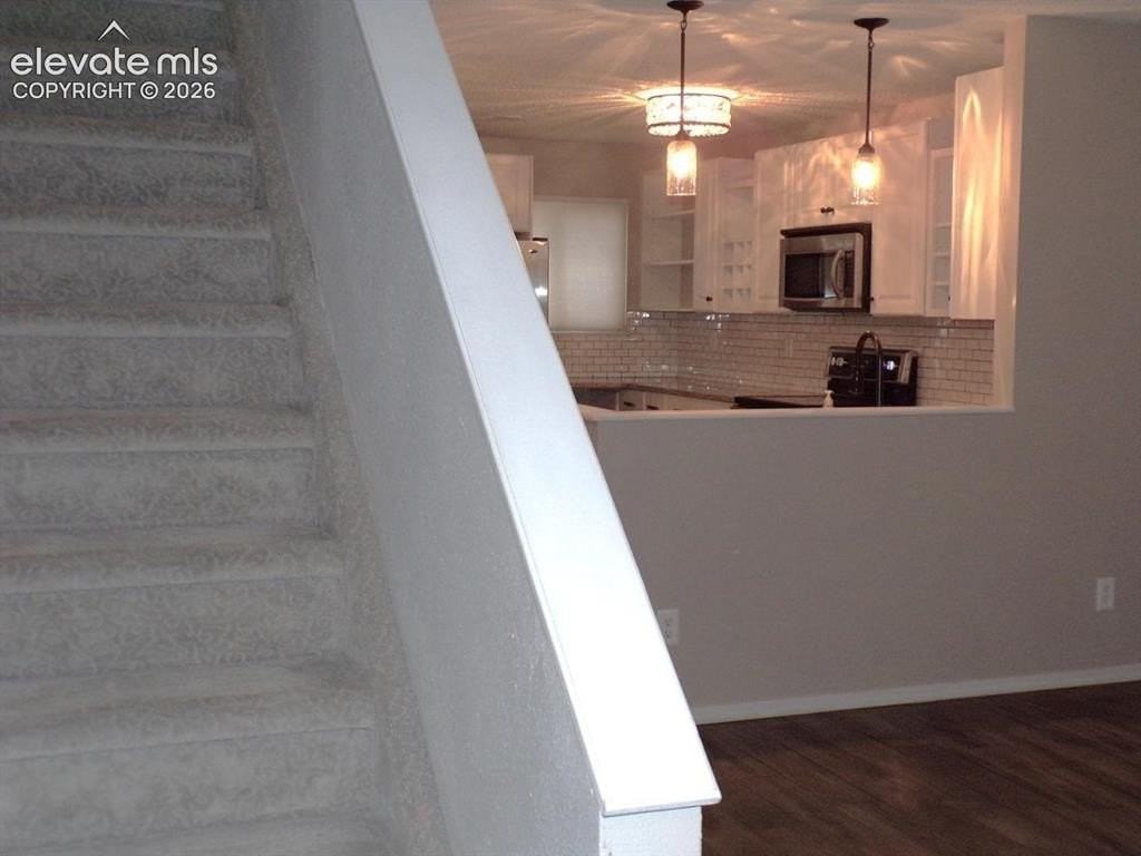 1297 Vondelpark Dr #B - Photo 2 of 14
