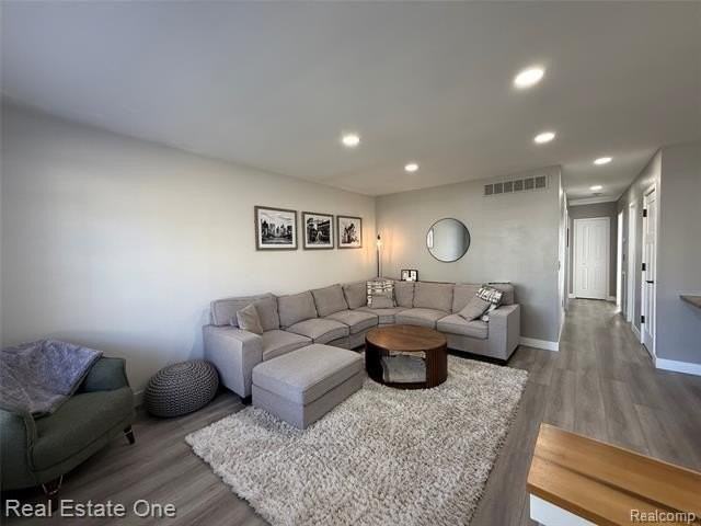 517 Renshaw St - Photo 3 of 29