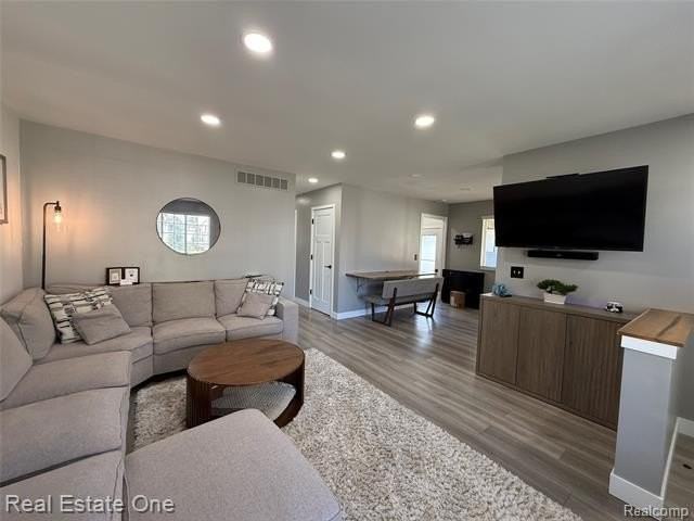 517 Renshaw St - Photo 4 of 29