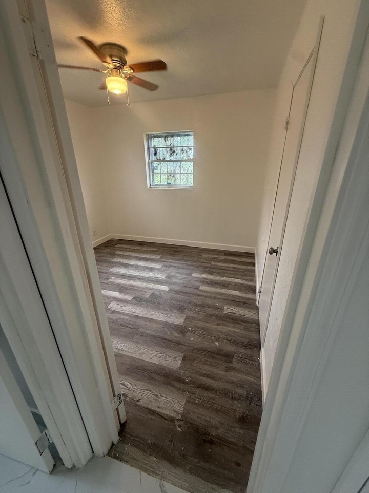 957 Ne 15th Ave - Photo 2 of 13