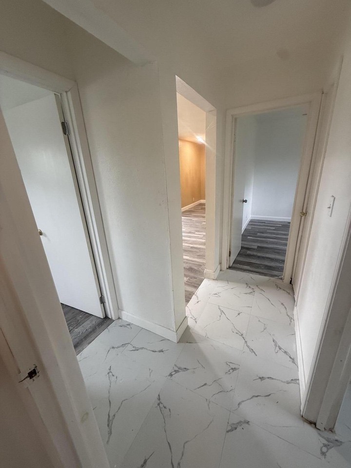 957 Ne 15th Ave - Photo 3 of 13