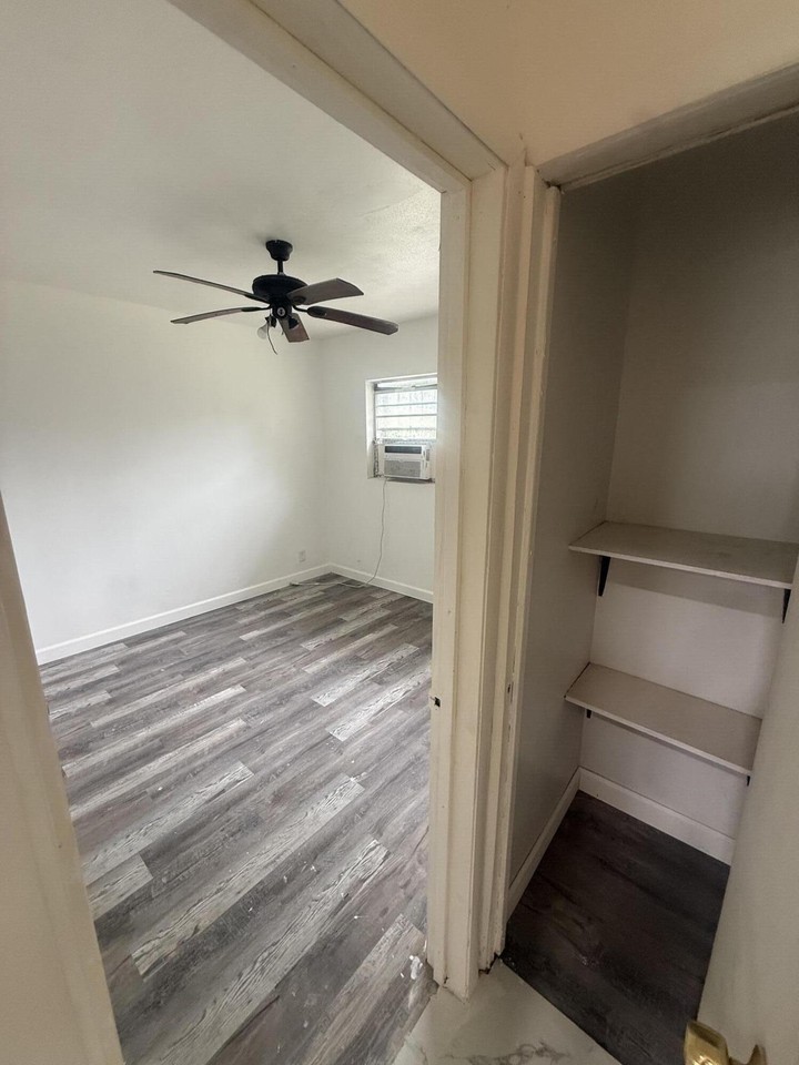 957 Ne 15th Ave - Photo 5 of 13