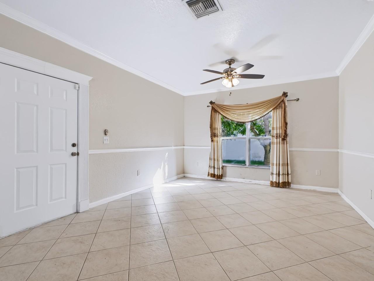 6116 Azalea Cir - Photo 5 of 38