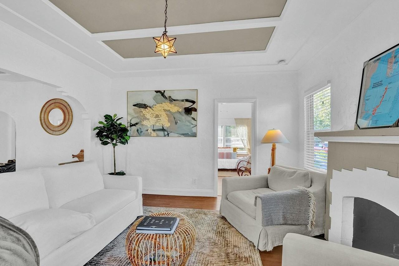3910 Greenwood Ave - Photo 3 of 34