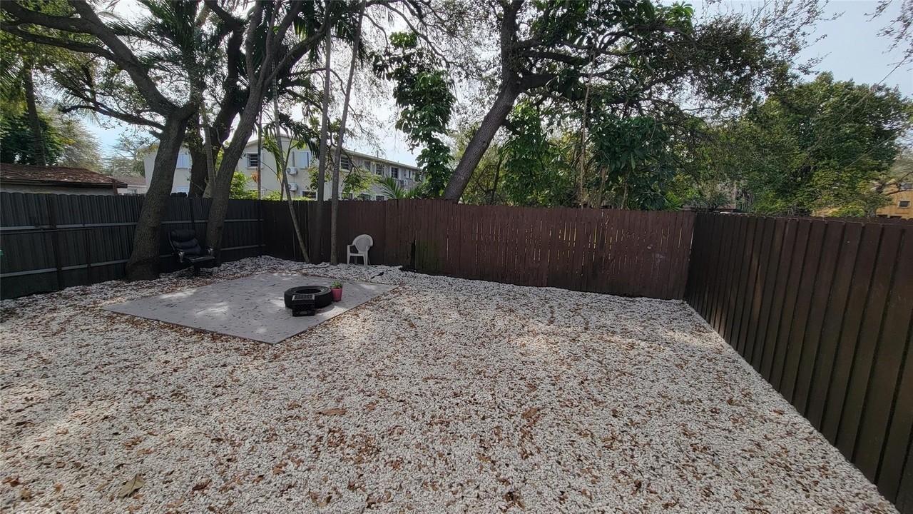 1602 Nw 24th Ct - Photo 7 of 7