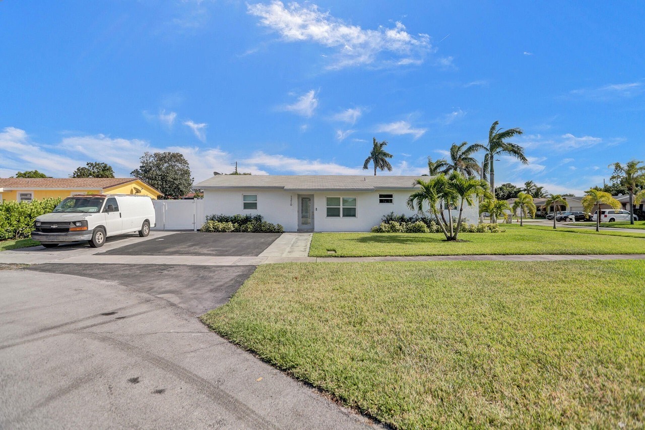 1210 Sw 10th Ter - Photo 3 of 40