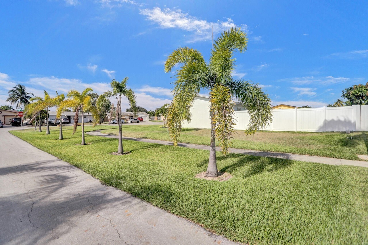 1210 Sw 10th Ter - Photo 5 of 40