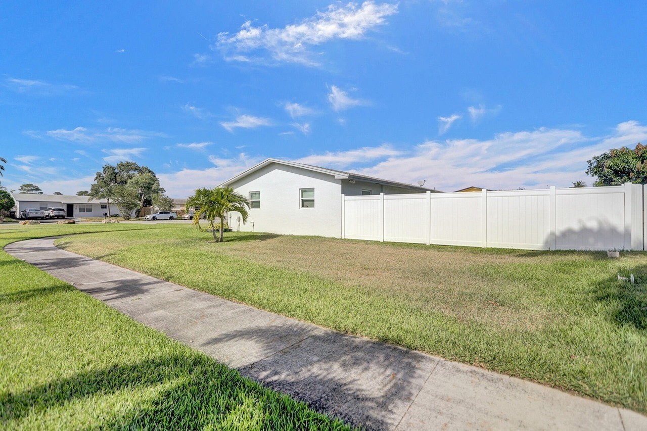1210 Sw 10th Ter - Photo 6 of 40