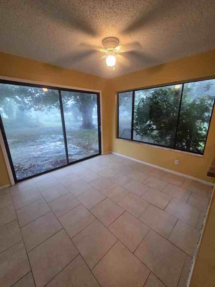 1917 Se Burgundy Ln - Photo 5 of 8