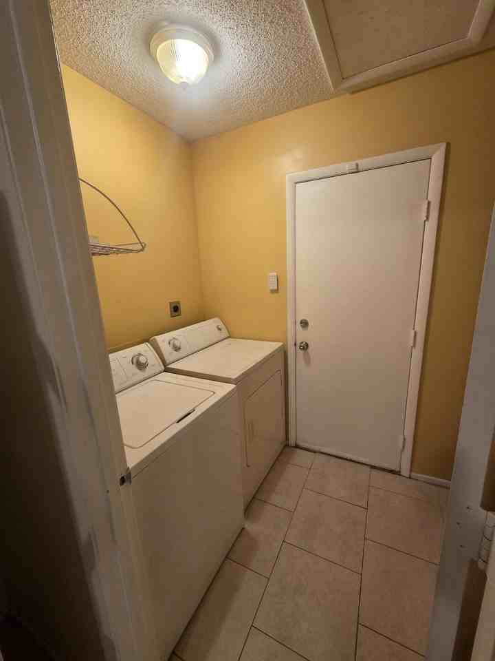 1917 Se Burgundy Ln - Photo 7 of 8