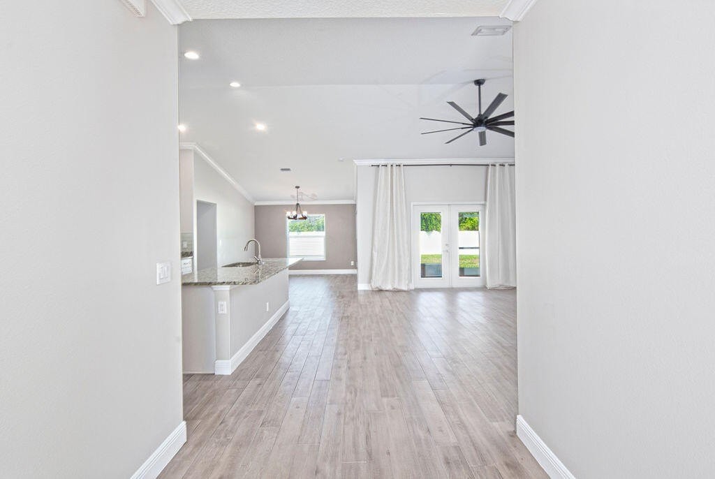 673 Sw Mchole Ave - Photo 3 of 29