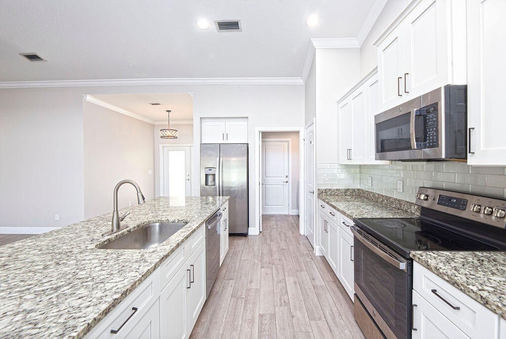 673 Sw Mchole Ave - Photo 6 of 29