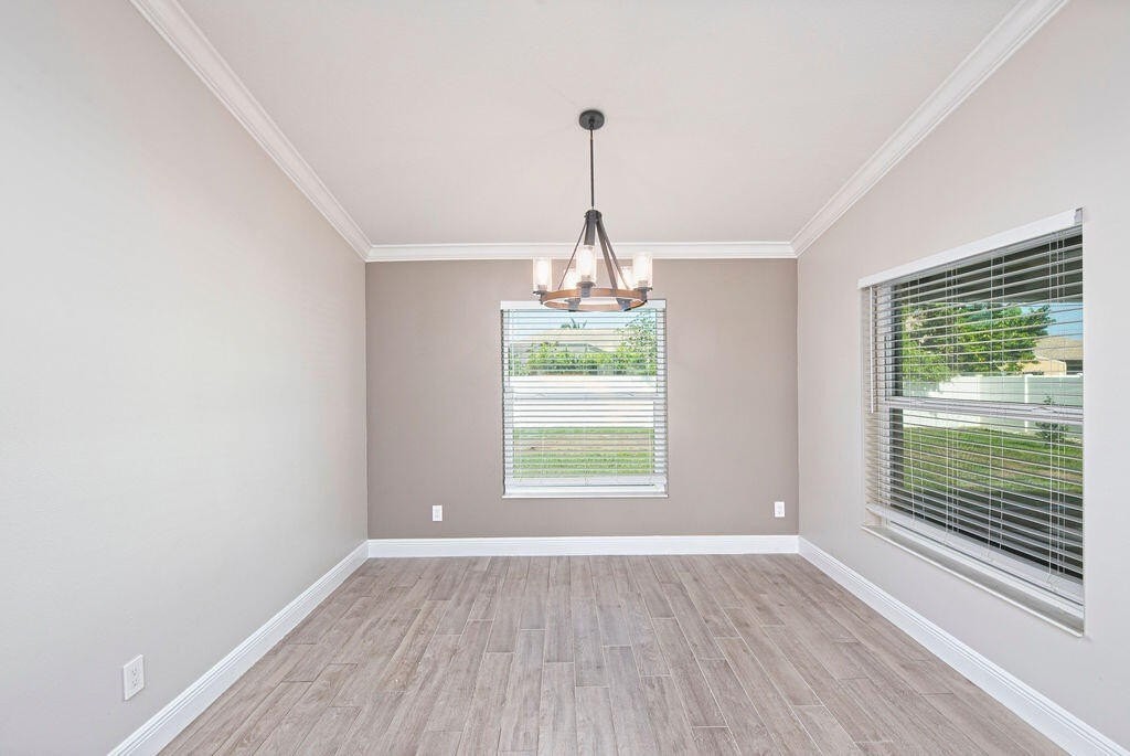 673 Sw Mchole Ave - Photo 7 of 29
