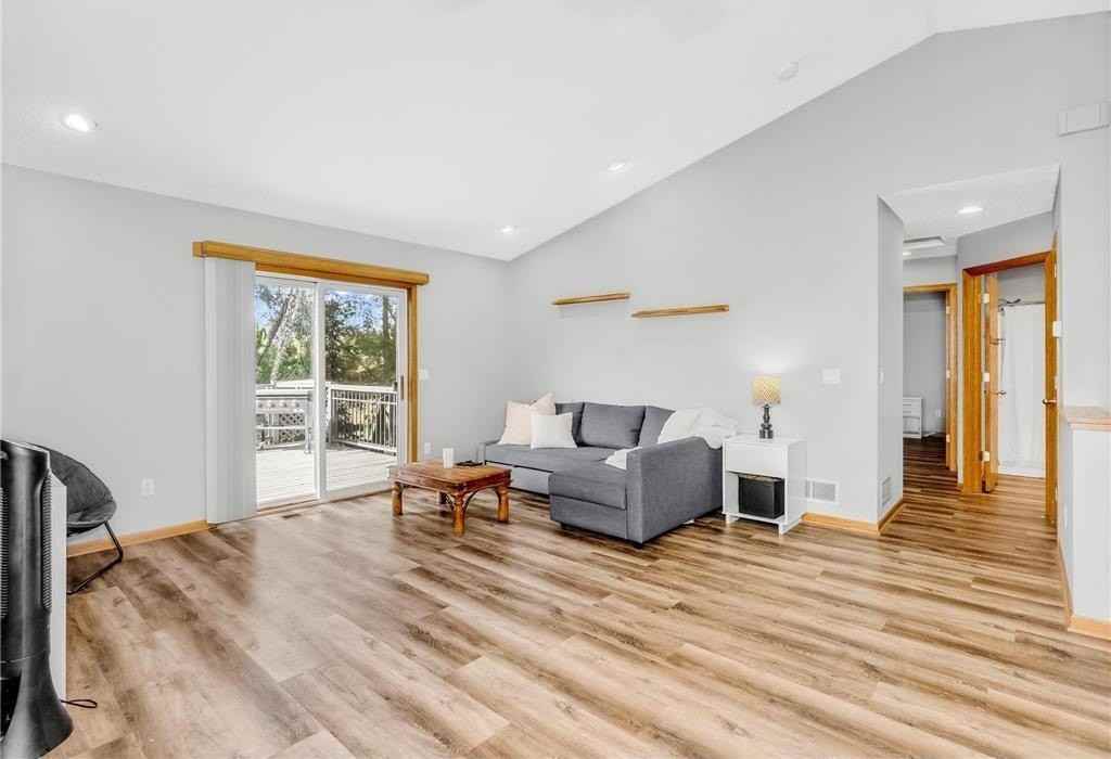 1332 Creekside Dr - Photo 3 of 21