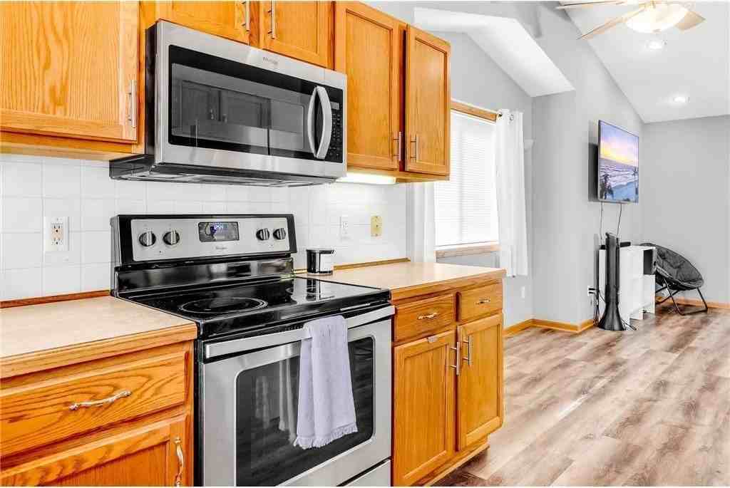 1332 Creekside Dr - Photo 7 of 21