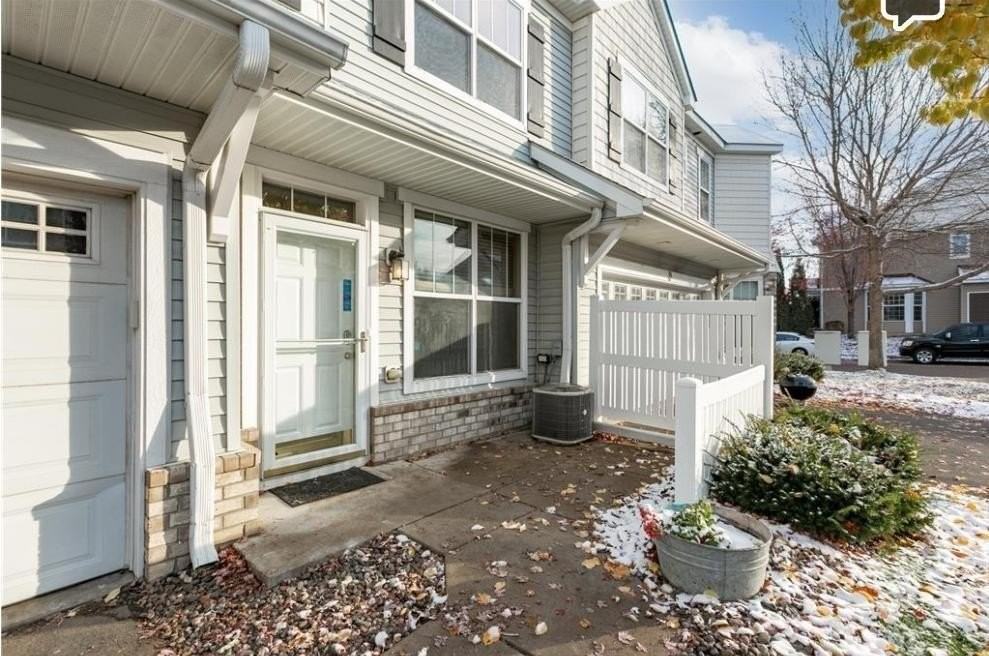 3033 Chamberlin St N #7 - Photo 3 of 25