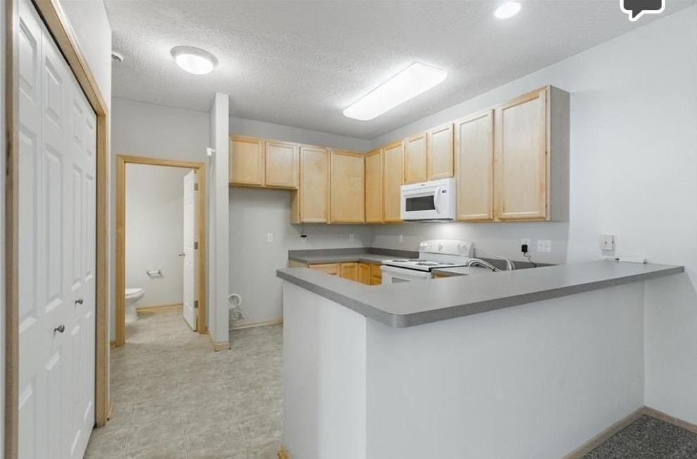 3033 Chamberlin St N #7 - Photo 7 of 25