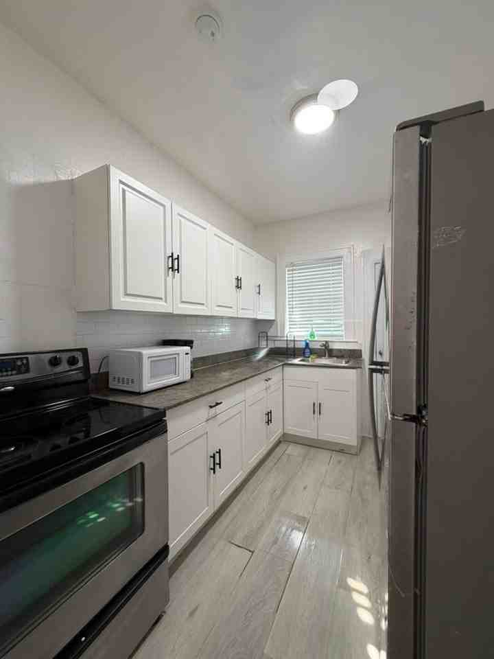 Nw 81st St - Photo 3 of 12