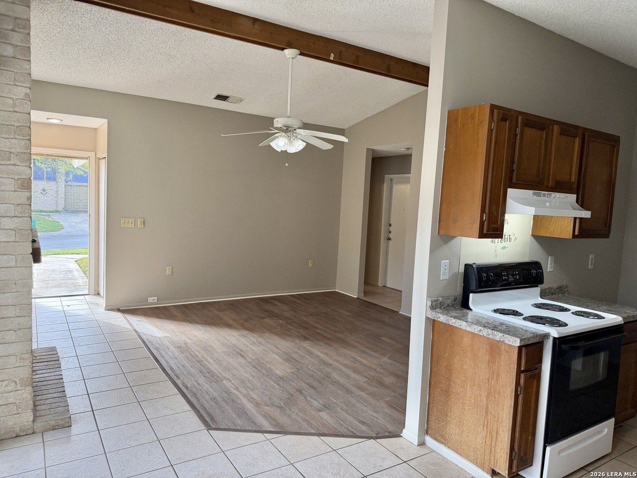 8423 8th St - Photo 5 of 11