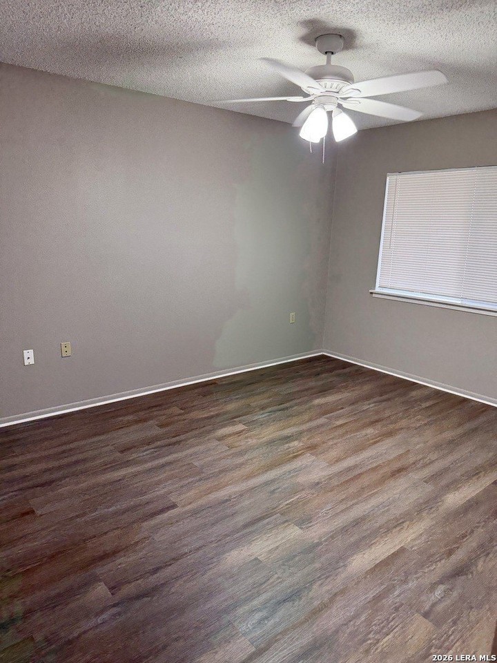 8423 8th St - Photo 6 of 11