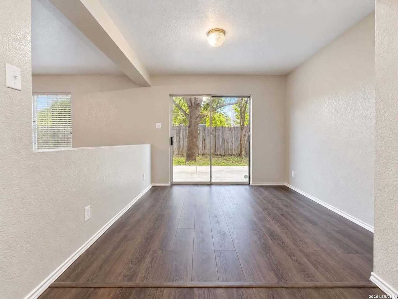 5542 Spring Day - Photo 5 of 17