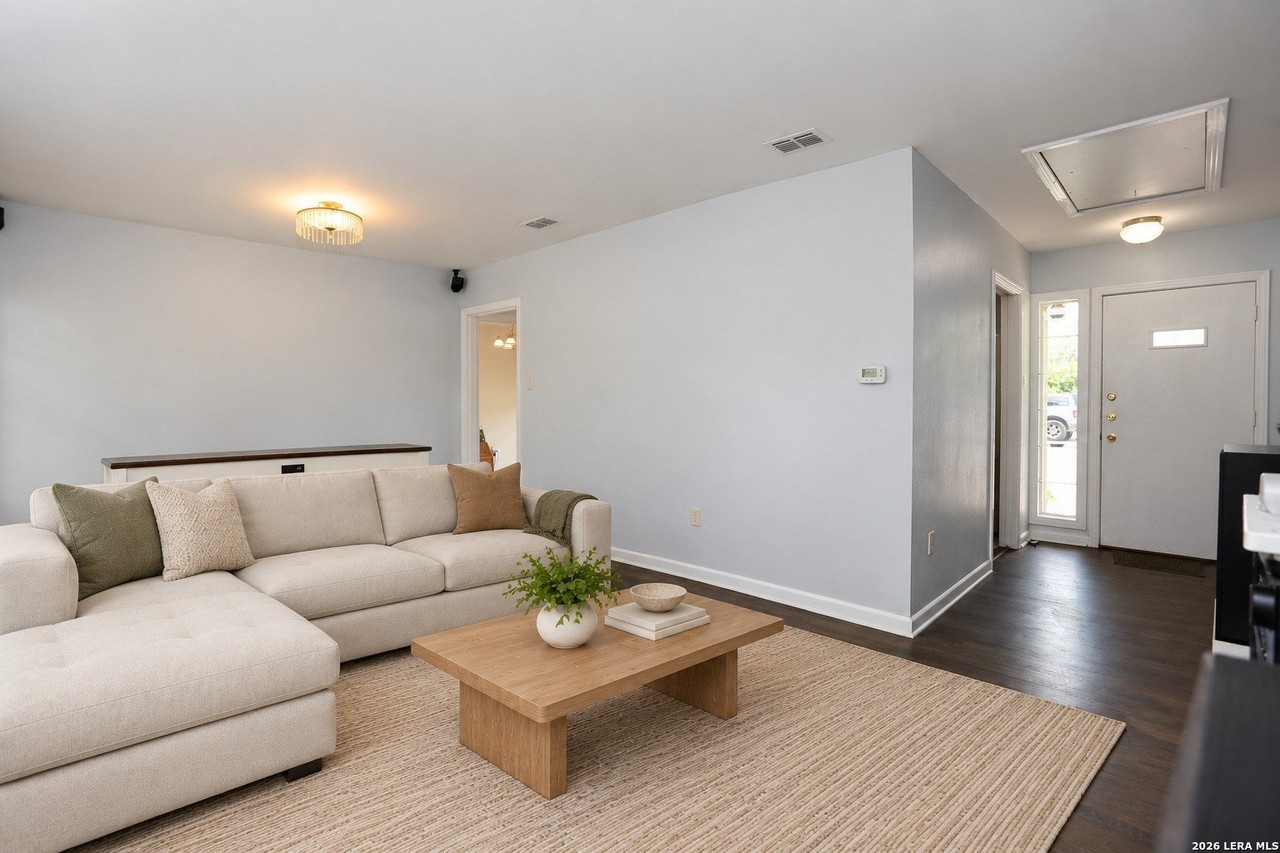 621 Hackberry St - Photo 3 of 26